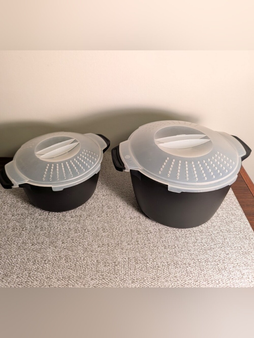 Pampered Chef Set of 2 Micro-cookers - 1 Qt and 2 Qt